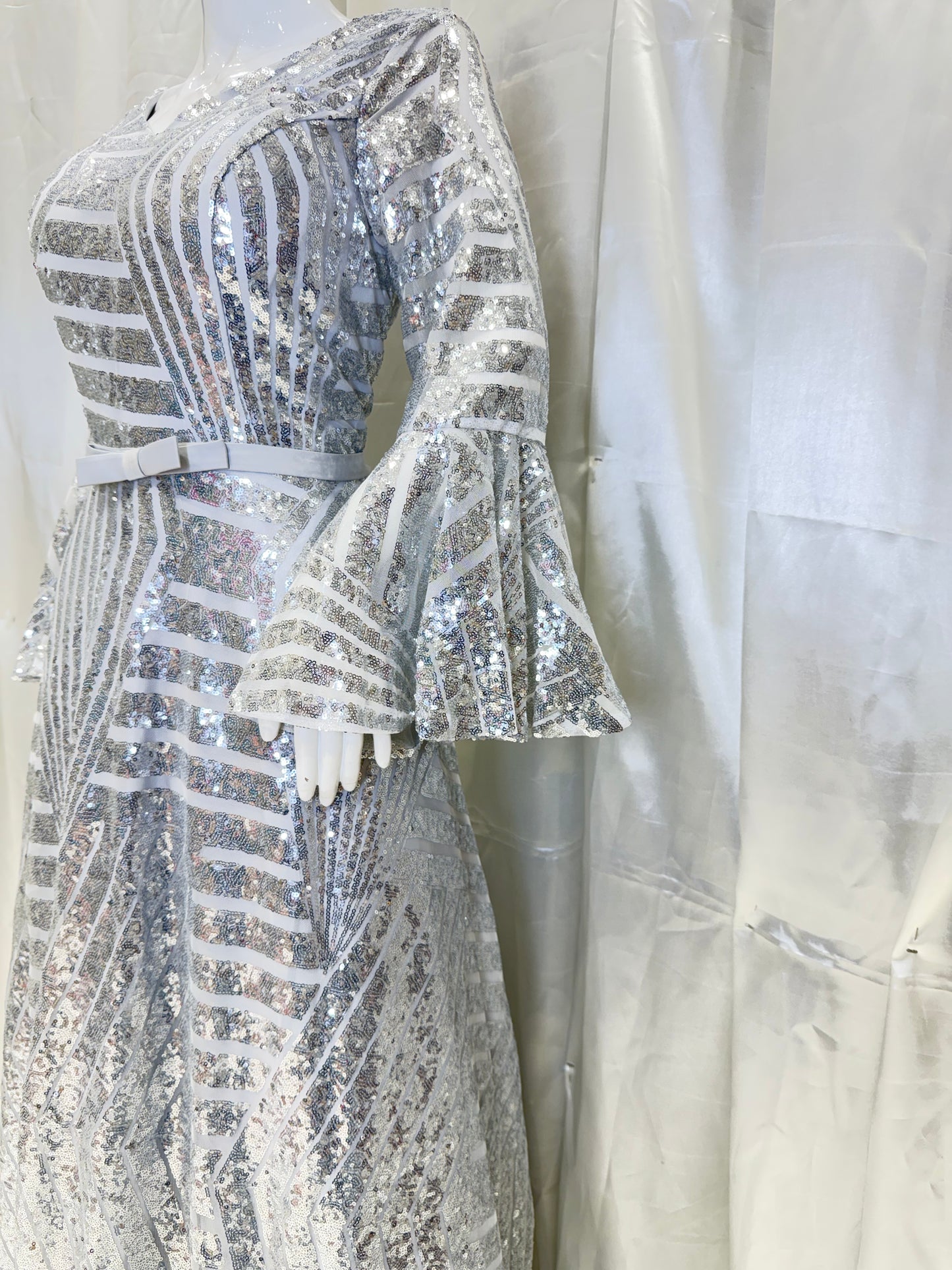 Net Extraordinary Wedding Dress (Silver)