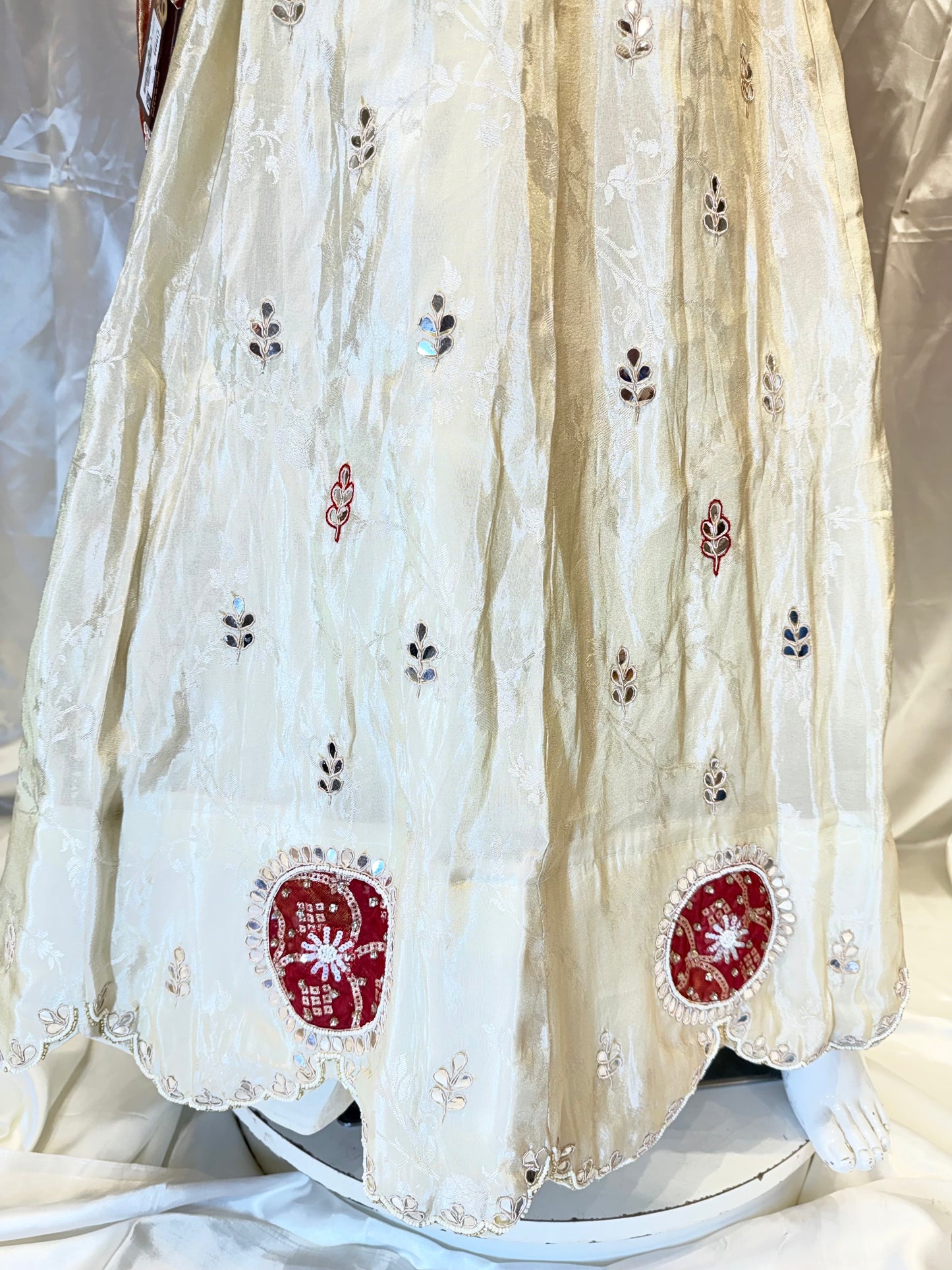 Pure Silk Tanchui with Gharchola Contrast  Dupatta (Beige)