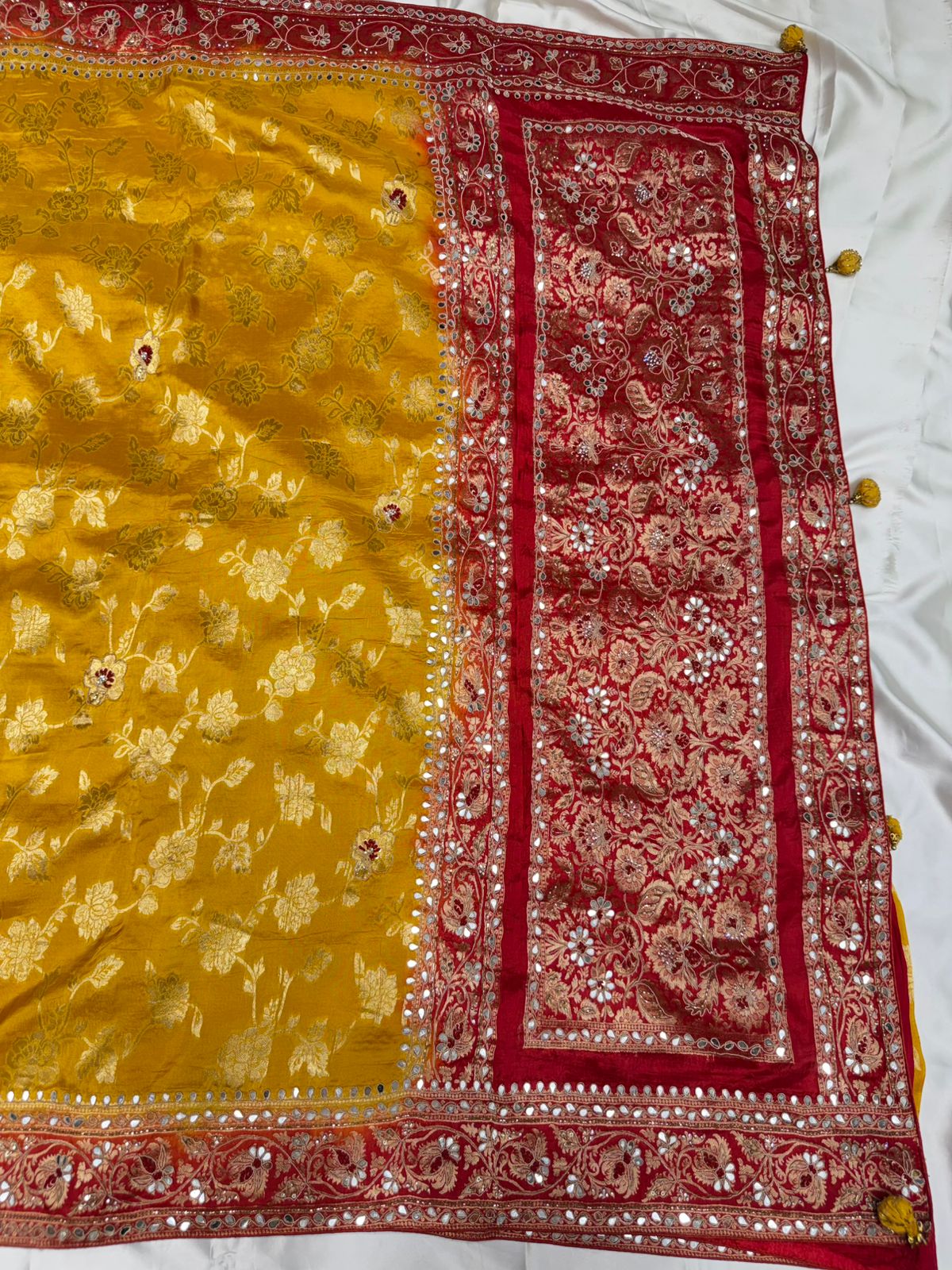 Pure silk dardozi saree with contrast border color yellow red
